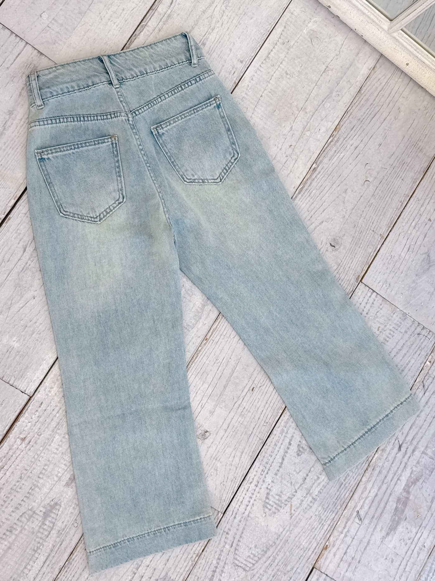 ストレートデニムパンツ